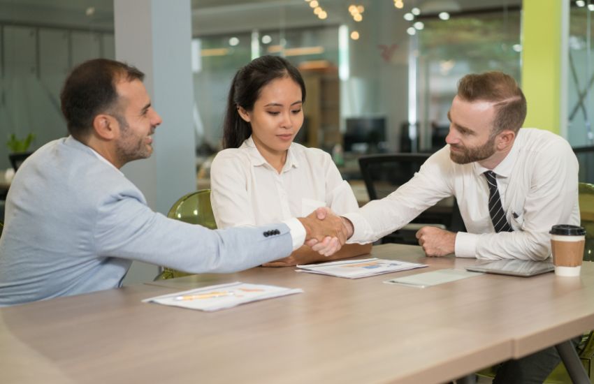 In-House vs. Outsourced Support: Which Is Better for Ecommerce?